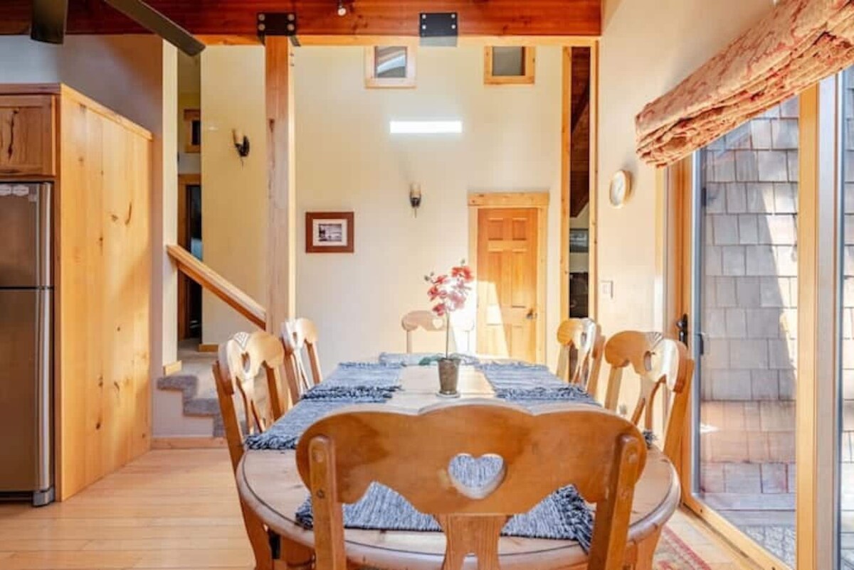 Dining room looking toward the staircase and kitchen.
